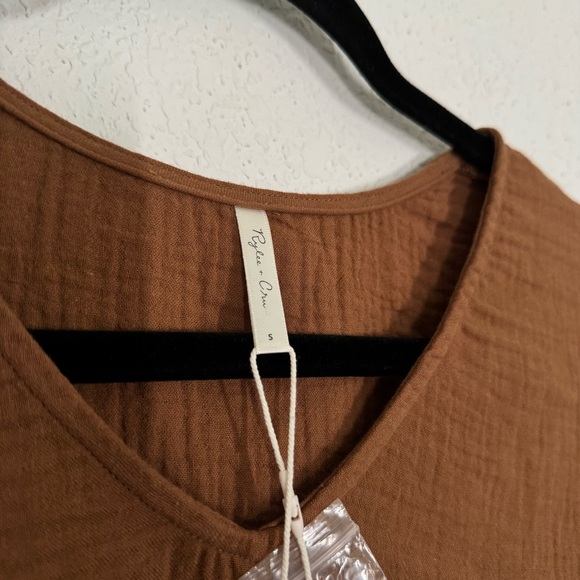 Rylee and Cru Rory V-Neck Ruffle Short Sleeve Gauze Top in Rust Size Small NEW - Picture 4 of 6